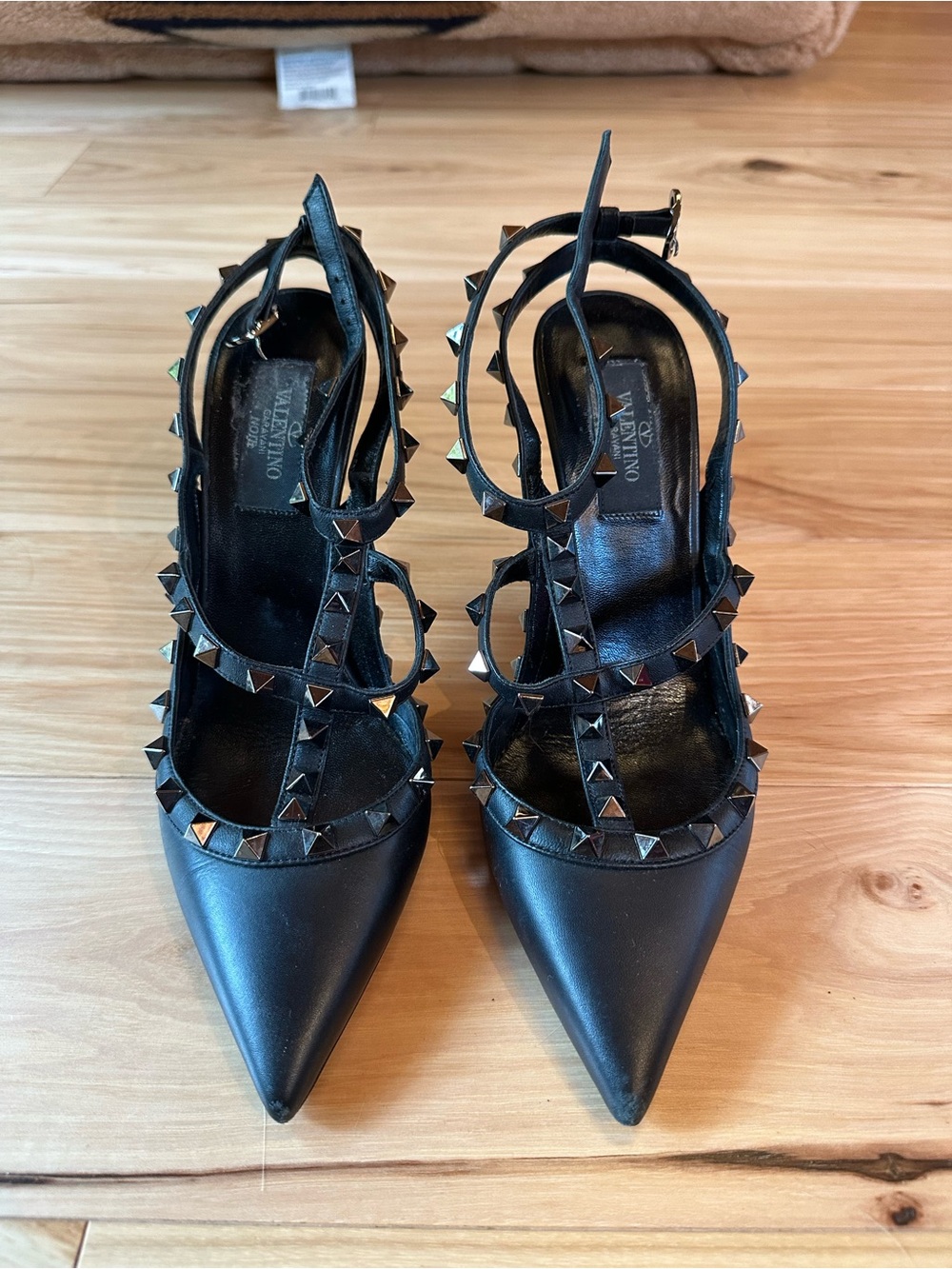 Valentino Rockstud Ankle Strap Pump Black Leather T-Strap Pointed Heel